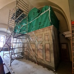 die Orgel ist eingepackt