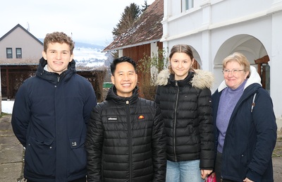 Jonathan, Vikar Anton, Hanna und Karoline sind unser Team für die Minis